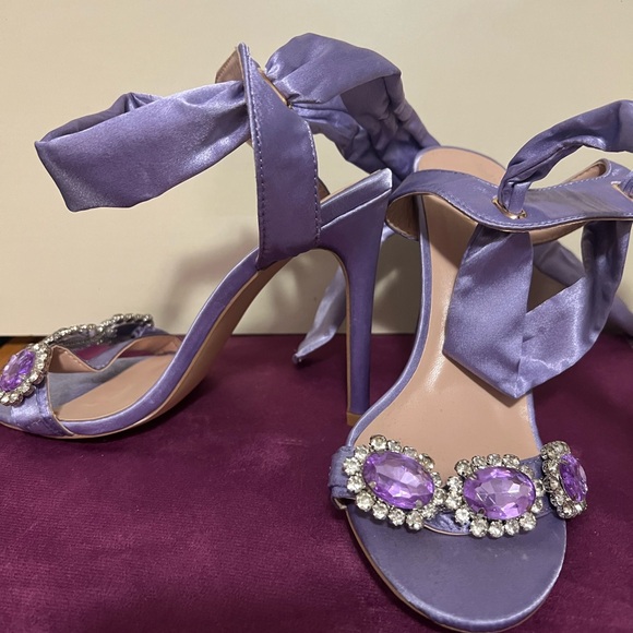 Elegant Purple Satin Women's Heels - Picture 4 of 4
